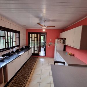 Casa com 185m², 3 dormitórios, 1 vaga, no bairro Bom Pastor em Caxias do Sul para Comprar