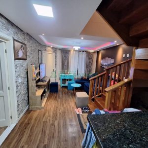 Sobrado com 104m², 3 dormitórios, 1 vaga, no bairro Vila Verde em Caxias do Sul para Comprar