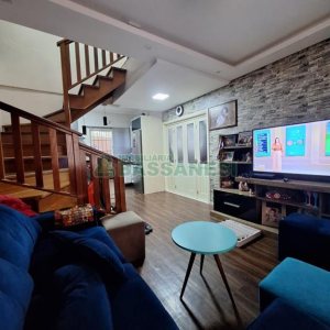 Sobrado com 104m², 3 dormitórios, 1 vaga, no bairro Vila Verde em Caxias do Sul para Comprar