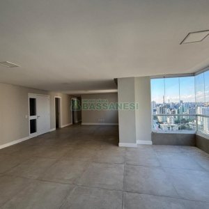 Apartamento com 142m², 3 dormitórios, 2 vagas, no bairro Cristo Redentor em Caxias do Sul para Alugar