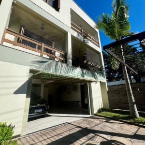 Sobrado com 182m², 3 dormitórios, 2 vagas, no bairro De Lazzer em Caxias do Sul para Comprar