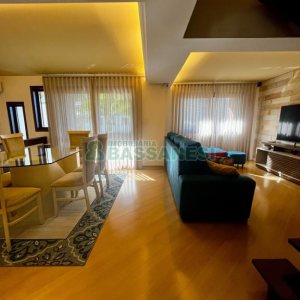 Sobrado com 182m², 3 dormitórios, 2 vagas, no bairro De Lazzer em Caxias do Sul para Comprar