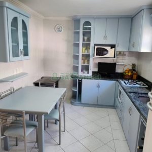 Sobrado com 182m², 3 dormitórios, 2 vagas, no bairro De Lazzer em Caxias do Sul para Comprar