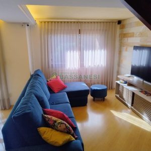 Sobrado com 182m², 3 dormitórios, 2 vagas, no bairro De Lazzer em Caxias do Sul para Comprar