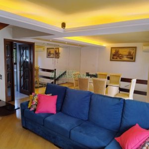 Sobrado com 182m², 3 dormitórios, 2 vagas, no bairro De Lazzer em Caxias do Sul para Comprar