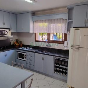 Sobrado com 182m², 3 dormitórios, 2 vagas, no bairro De Lazzer em Caxias do Sul para Comprar