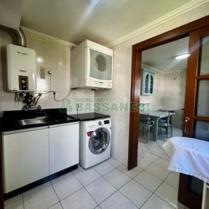 Sobrado com 182m², 3 dormitórios, 2 vagas, no bairro De Lazzer em Caxias do Sul para Comprar