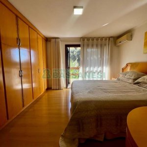 Sobrado com 182m², 3 dormitórios, 2 vagas, no bairro De Lazzer em Caxias do Sul para Comprar