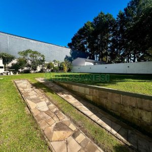 Sobrado com 182m², 3 dormitórios, 2 vagas, no bairro De Lazzer em Caxias do Sul para Comprar