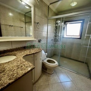 Sobrado com 182m², 3 dormitórios, 2 vagas, no bairro De Lazzer em Caxias do Sul para Comprar