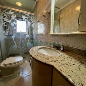 Sobrado com 182m², 3 dormitórios, 2 vagas, no bairro De Lazzer em Caxias do Sul para Comprar