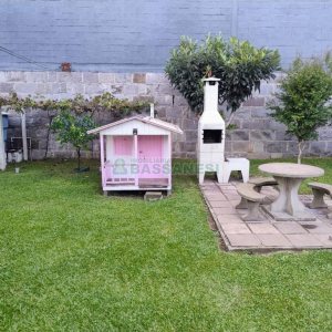 Sobrado com 182m², 3 dormitórios, 2 vagas, no bairro De Lazzer em Caxias do Sul para Comprar