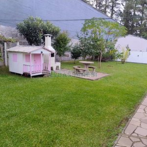 Sobrado com 182m², 3 dormitórios, 2 vagas, no bairro De Lazzer em Caxias do Sul para Comprar