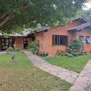 Casa com 211m², 3 dormitórios, 2 vagas, no bairro Linha 40 em Caxias do Sul para Comprar