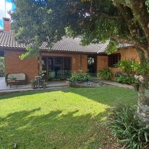 Casa com 211m², 3 dormitórios, 2 vagas, no bairro Linha 40 em Caxias do Sul para Comprar