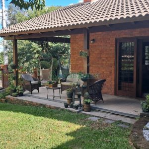 Casa com 211m², 3 dormitórios, 2 vagas, no bairro Linha 40 em Caxias do Sul para Comprar