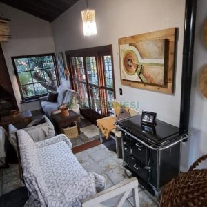 Casa com 211m², 3 dormitórios, 2 vagas, no bairro Linha 40 em Caxias do Sul para Comprar