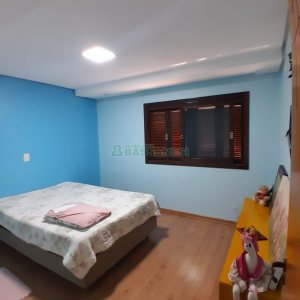 Casa com 249m², 4 dormitórios, 1 vaga, no bairro Esplanada em Caxias do Sul para Comprar