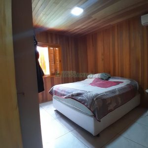 Casa com 249m², 4 dormitórios, 1 vaga, no bairro Esplanada em Caxias do Sul para Comprar