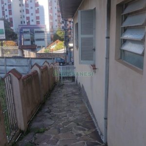 Casa com 637m², 2 dormitórios, no bairro Centro em Caxias do Sul para Comprar