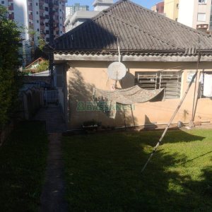 Casa com 637m², 2 dormitórios, no bairro Centro em Caxias do Sul para Comprar