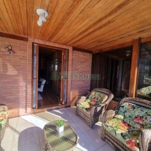 Casa com 188m², 3 dormitórios, 2 vagas, no bairro Charqueadas em Caxias do Sul para Comprar