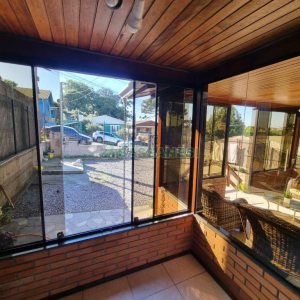 Casa com 188m², 3 dormitórios, 2 vagas, no bairro Charqueadas em Caxias do Sul para Comprar