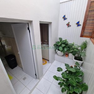 Casa com 188m², 3 dormitórios, 2 vagas, no bairro Charqueadas em Caxias do Sul para Comprar