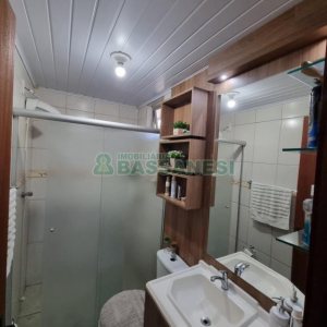 Casa com 188m², 3 dormitórios, 2 vagas, no bairro Charqueadas em Caxias do Sul para Comprar