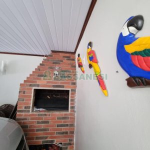 Casa com 188m², 3 dormitórios, 2 vagas, no bairro Charqueadas em Caxias do Sul para Comprar