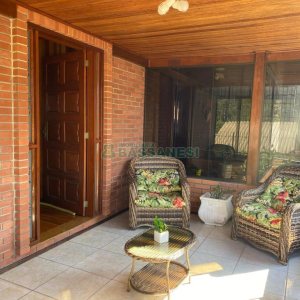 Casa com 188m², 3 dormitórios, 2 vagas, no bairro Charqueadas em Caxias do Sul para Comprar