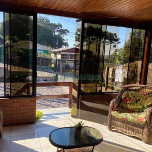 Casa com 188m², 3 dormitórios, 2 vagas, no bairro Charqueadas em Caxias do Sul para Comprar