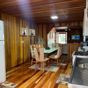 Casa com 188m², 3 dormitórios, 2 vagas, no bairro Charqueadas em Caxias do Sul para Comprar