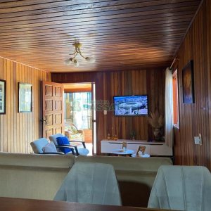 Casa com 188m², 3 dormitórios, 2 vagas, no bairro Charqueadas em Caxias do Sul para Comprar