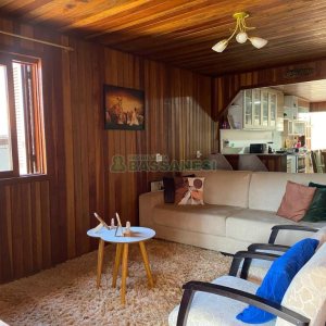 Casa com 188m², 3 dormitórios, 2 vagas, no bairro Charqueadas em Caxias do Sul para Comprar