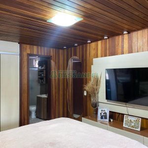 Casa com 188m², 3 dormitórios, 2 vagas, no bairro Charqueadas em Caxias do Sul para Comprar