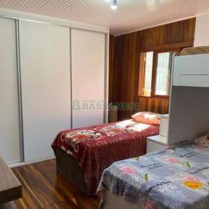 Casa com 188m², 3 dormitórios, 2 vagas, no bairro Charqueadas em Caxias do Sul para Comprar