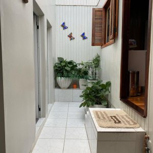 Casa com 188m², 3 dormitórios, 2 vagas, no bairro Charqueadas em Caxias do Sul para Comprar