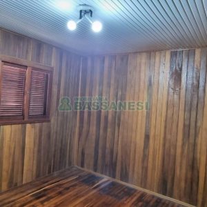 Casa com 188m², 3 dormitórios, 2 vagas, no bairro Charqueadas em Caxias do Sul para Comprar