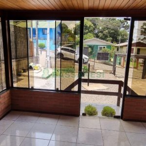 Casa com 188m², 3 dormitórios, 2 vagas, no bairro Charqueadas em Caxias do Sul para Comprar