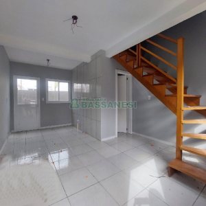 Sobrado com 45m², 2 dormitórios, no bairro Nossa Senhora das Graças em Caxias do Sul para Alugar ou Comprar
