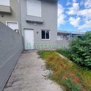 Sobrado com 45m², 2 dormitórios, no bairro Nossa Senhora das Graças em Caxias do Sul para Alugar ou Comprar