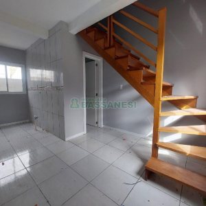 Sobrado com 45m², 2 dormitórios, no bairro Nossa Senhora das Graças em Caxias do Sul para Alugar ou Comprar