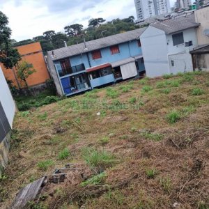 Terreno com 451m², no bairro Jardim América em Caxias do Sul para Comprar