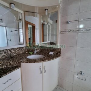 Casa com 250m², 3 dormitórios, 2 vagas, no bairro Bela Vista em Caxias do Sul para Comprar