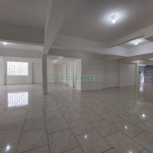 Loja com 213m², no bairro Cinqüentenário em Caxias do Sul para Alugar