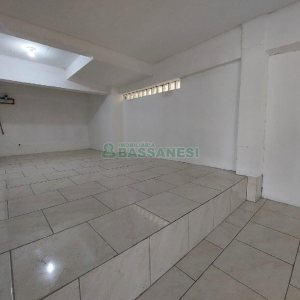 Loja com 213m², no bairro Cinqüentenário em Caxias do Sul para Alugar