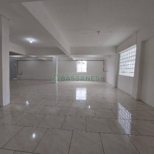 Loja com 213m², no bairro Cinqüentenário em Caxias do Sul para Alugar