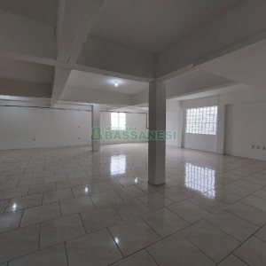 Loja com 213m², no bairro Cinqüentenário em Caxias do Sul para Alugar