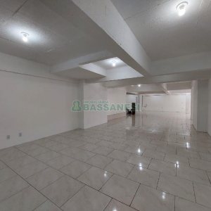 Loja com 213m², no bairro Cinqüentenário em Caxias do Sul para Alugar